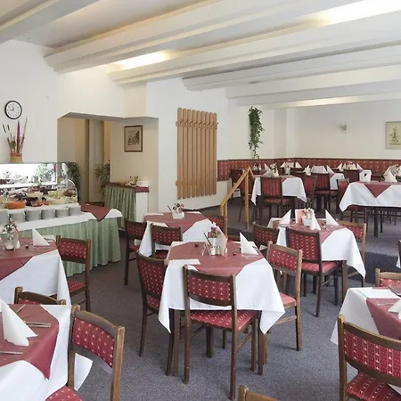 Hotel Ea Jessenius 3*