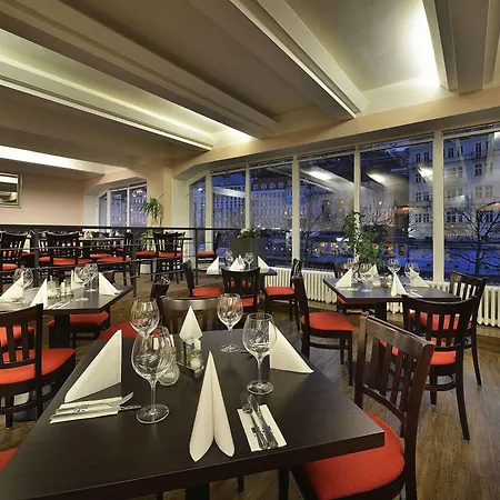 Ea Jessenius Hotell 3*