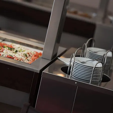 Ea Jessenius Hotell 3*