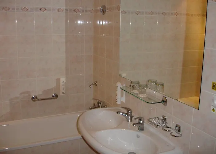 Ea Jessenius Hotel Karlowe Wary